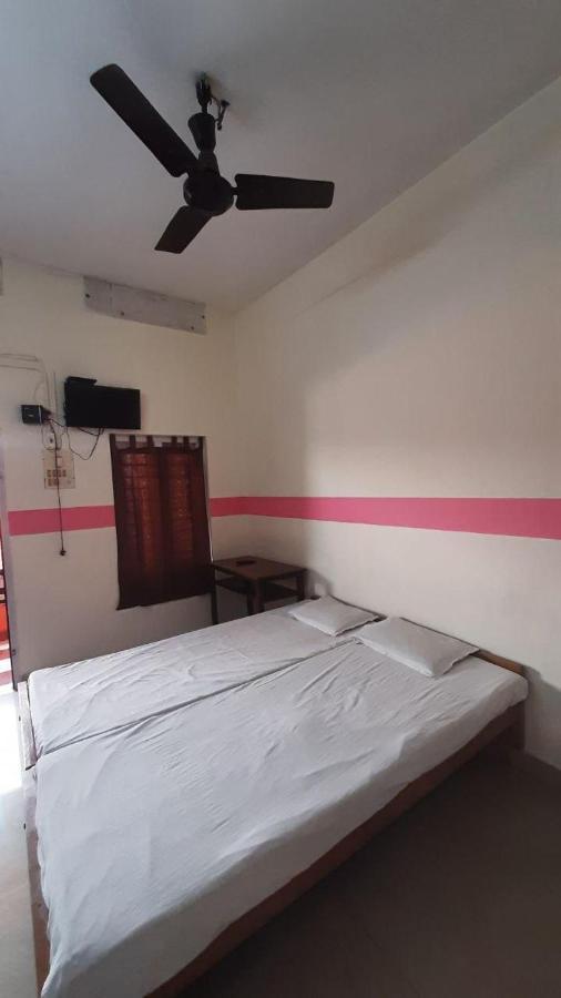 Zaina Tourist Home Kollam Extérieur photo