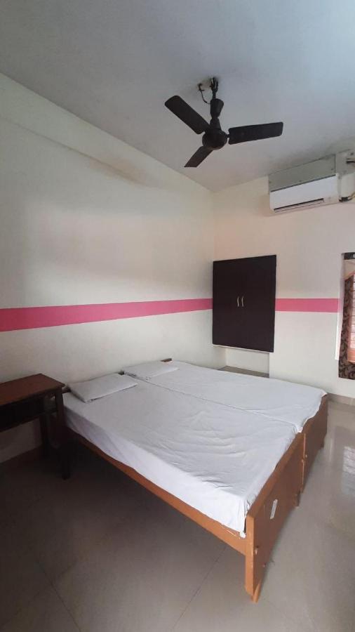 Zaina Tourist Home Kollam Extérieur photo