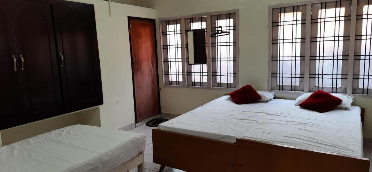 Zaina Tourist Home Kollam Extérieur photo