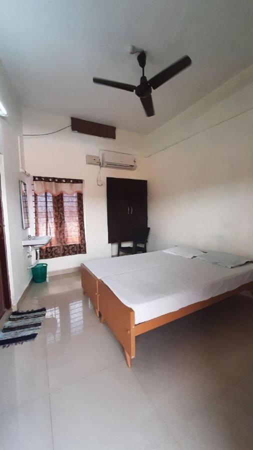 Zaina Tourist Home Kollam Extérieur photo