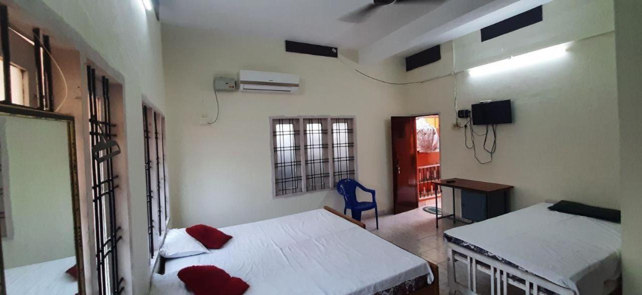 Zaina Tourist Home Kollam Extérieur photo