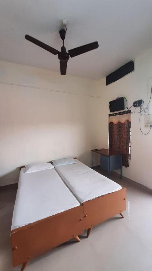 Zaina Tourist Home Kollam Extérieur photo